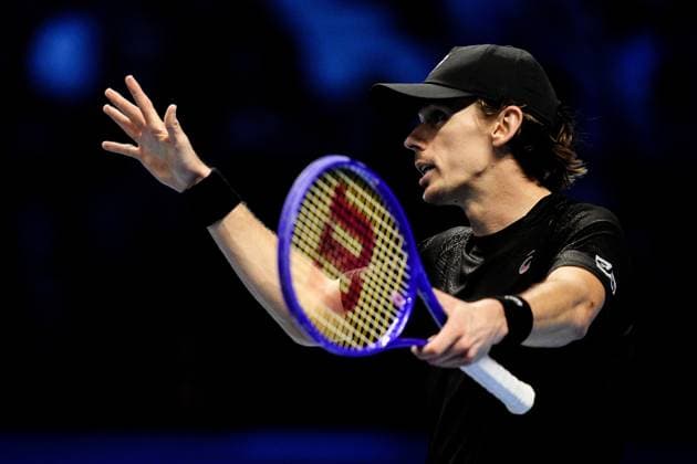 Australia s Alex de Minaur react during the singles semi-finals tennis match of the ATP, Tennis Herren World Tour Finals against Italy s Jannik Sinner at the Inalpi Arena in Turin, Italy - Saturday, Nov. 15, 2025. -  Copyright: xMarcoxAlpozzi LaPressex