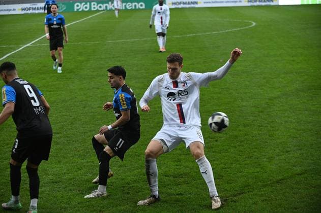 15 11 2025 xphx Frankfurt am Main, PSD Bank Arena Regionalliga Südwest Saison 2025 2026 FSV Frankfurt SG Barockstadt Fulda Lehnerz Ismail Harnaf 11, FSV Frankfurt vs Aaron Frey Fulda