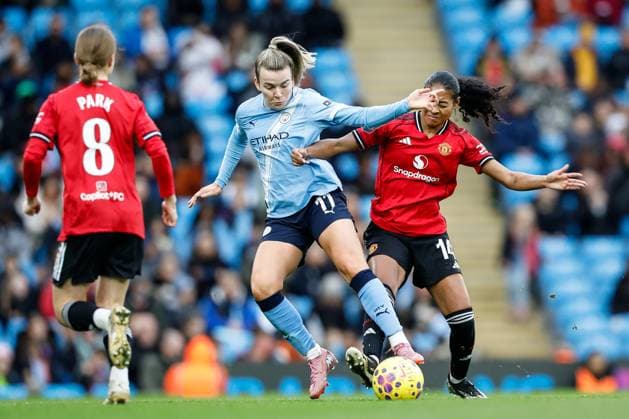 Manchester City Women v Manchester United, ManU Women Barclays Women s Super League Lauren Hemp of Manchester City Women and Jayde Riviere of Manchester United Women during the Barclays Women s Super League match at the Etihad Stadium, Manchester UK Newspapers OUT Copyright: xMaxxTomlinsonx FIL-22504-0043