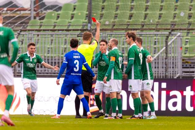 Manuel Farrona Pulido No. 10, VfB Luebeck sees red card after a handball VfB Luebeck vs SV Meppen, Soccer, Regionalliga Nord, 15 11 25 Luebeck Schleswig Holstein Germany Copyright: xAgentur54Gradx xFelixxKoenigx