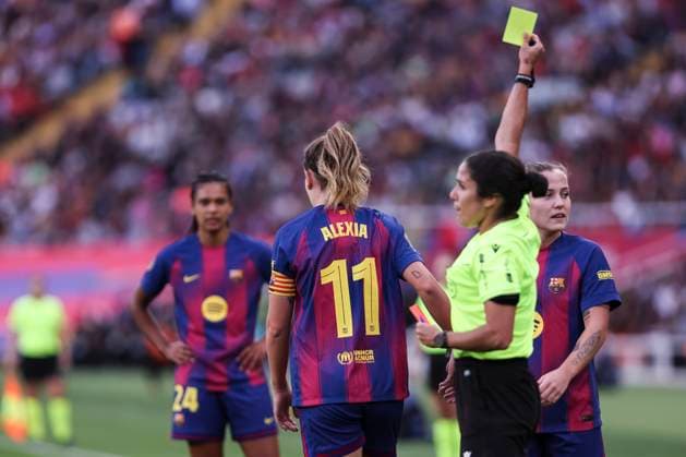 November 15, 2025, Barcelona, Barcelona, Spain: Alexia Putellas Segura of FC Barcelona, Barca see the yellow card during the Spanish Women league, Liga F, football match played between FC Barcelona and Real Madrid CF at Estadi Olimpic Lluis Companys on November 15, 2025 in Barcelona, Spain. Barcelona Spain - ZUMAa181 20251115_zaa_a181_025 Copyright: xJavierxBorregox