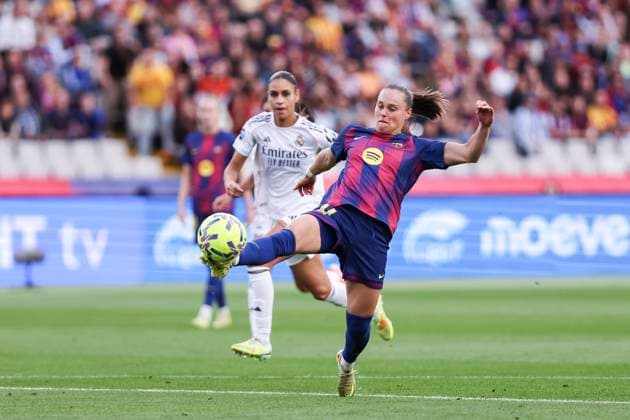 November 15, 2025, Barcelona, Barcelona, Spain: Ewa Barbara Pajor of FC Barcelona, Barca in action during the Spanish Women league, Liga F, football match played between FC Barcelona and Real Madrid CF at Estadi Olimpic Lluis Companys on November 15, 2025 in Barcelona, Spain. Barcelona Spain - ZUMAa181 20251115_zaa_a181_027 Copyright: xJavierxBorregox