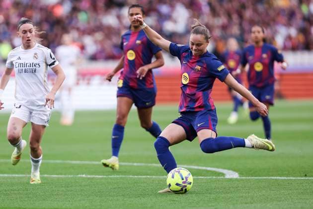 November 15, 2025, Barcelona, Barcelona, Spain: Ewa Barbara Pajor of FC Barcelona, Barca in action during the Spanish Women league, Liga F, football match played between FC Barcelona and Real Madrid CF at Estadi Olimpic Lluis Companys on November 15, 2025 in Barcelona, Spain. Barcelona Spain - ZUMAa181 20251115_zaa_a181_032 Copyright: xJavierxBorregox
