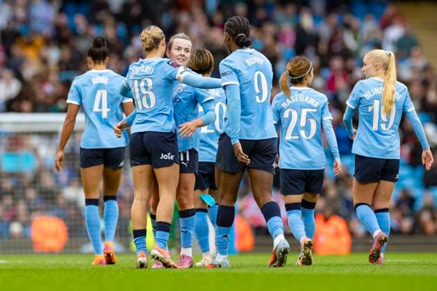 Manchester City v Manchester United, ManU - Barclays Women s Super League Lauren Hemp 11 of Manchester City W.F.C. celebrates her goal during the Barclays FA Women s Super League match between Manchester City and Manchester United at the Etihad Stadium in Manchester, on November 15, 2025. Manchester Manchester United Kingdom  Copyright: xMIxNewsx originalFilename:fletcher-manchest251115_nppuE.jpg
