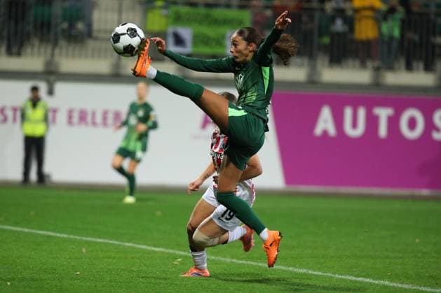 VfL vs Freiburg, DFB Pokal Women Wolfsburg, 15 11 2025, FOOTBALL VfL Wolfsburg vs SC Freiburg, DFB Pokal Women, Round of 16, Season 2024 25 Kessya Bussy VfL Wolfsburg Wolfsburg