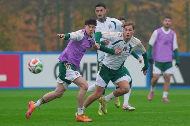 ItalyÕs Alessandro Bastoni and Pio Esposito during the training session the day before the match between Italy and Norway , Carnago (Va) , north Italy - Saturday , November 15 , 2025. - Soccer .  Copyright: xSpada LaPressex