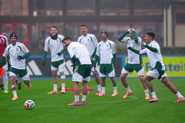 ItalyÕs Matteo Politano during the training session the day before the match between Italy and Norway , Carnago (Va) , north Italy - Saturday , November 15 , 2025. - Soccer .  Copyright: xSpada LaPressex