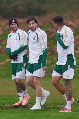 ItalyÕs Matteo Politano, Sandro Tonali and Giovanni di Lorenzo during the training session the day before the match between Italy and Norway , Carnago (Va) , north Italy - Saturday , November 15 , 2025. - Soccer .  Copyright: xSpada LaPressex
