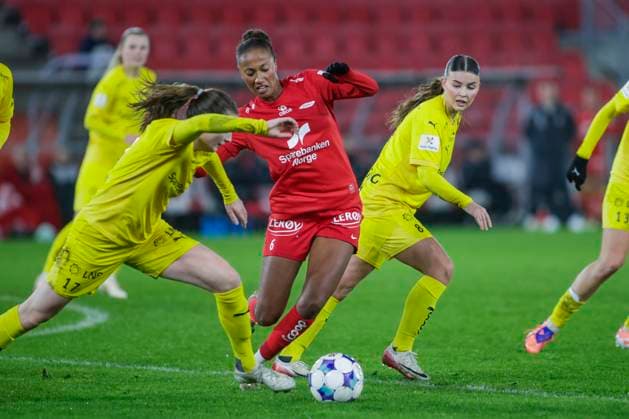 Top football series 2025 Brann Bodo Glimt Bergen 20251115 The top league football match between Brann and Bodo Glimt at Brann stadium Photo Silje Katrine Robinson NTB Bergen Norway EDITORIAL USE ONLY RESTRICTED USE FOR BETTING COMPANIES  Copyright: xSiljexKatrinexRobinsonx xNTBx