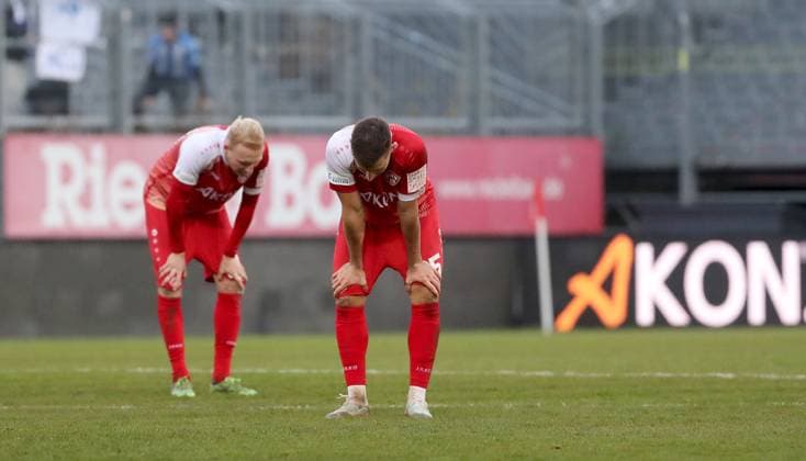 15 11 2025, xfsx, Men, Football, Season 2025 2026, Regionalliga Bayern, 18 Matchday FC Wuerzburger Kickers FV Illertissen v li Luke Hemmerich FC Wuerzburger Kickers , Dominik Meisel FC Wuerzburger Kickers looking disappointed, disappointment, disappointed Wuerzburg AKON ARENA Bayern Germany