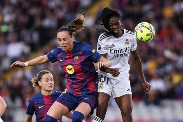 November 15, 2025, Barcelona, Barcelona, Spain: Ewa Barbara Pajor of FC Barcelona, Barca and Naomie Noelle Feller of Real Madrid CF compete for the ball during the Spanish Women league, Liga F, football match played between FC Barcelona and Real Madrid CF at Estadi Olimpic Lluis Companys on November 15, 2025 in Barcelona, Spain. Barcelona Spain - ZUMAa181 20251115_zaa_a181_053 Copyright: xJavierxBorregox