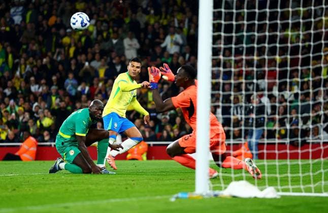 Casemiro of Brazil scores a goal to make the score 2-0. Brazil v Senegal, International Friendly, Länderspiel, Nationalmannschaft Football, Emirates Stadium, London, UK - 15 Nov 2025London Emirates Stadium United Kingdom EDITORIAL USE ONLY No use with unauthorised audio, video, data, fixture lists, club league logos or live services. Online in-match use limited to 120 images, no video emulation. No use in betting, games or single club league player publications. Copyright: xJamesxMarsh Shutterstockx 15786138bq