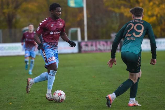 Soccer I Men I Season 2025 2026 I Regionalliga Nord I 19 Matchday I SC Weiche Flensburg 08 SV Werder Bremen II 15 11 2025 from left Ibrahim Bashiru Ali 26, SC Weiche Flensburg 08 , Paul Levi Wagner 29, Werder Bremen II Copyright: xLobeca JanxKirschnerx