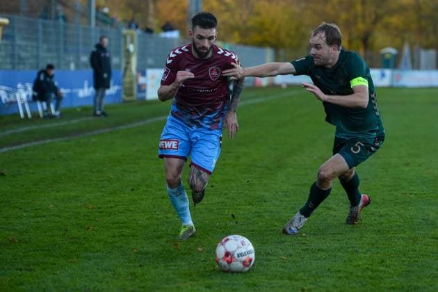 Soccer I Men I Season 2025 2026 I Regionalliga Nord I 19 Matchday I SC Weiche Flensburg 08 SV Werder Bremen II 15 11 2025 from left Marcel Cornils 10, SC Weiche Flensburg 08 , Cimo Röcker 5, Werder Bremen II Copyright: xLobeca JanxKirschnerx