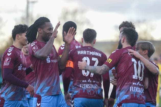 Soccer I Men I Season 2025 2026 I Regionalliga Nord I 19 Matchday I SC Weiche Flensburg 08 SV Werder Bremen II 15 11 2025 Obina Johnson Iloka 13, SC Weiche Flensburg 08 , Cheers Copyright: xLobeca JanxKirschnerx