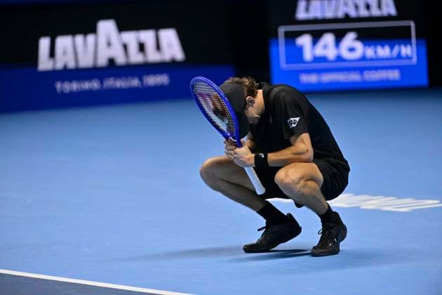 November 15, 2025, Turin, Italy: Alex de Minaur of Australia plays a backhanda gainst Jannik Sinner of Italy during their Men s Single s Nitto ATP, Tennis Herren Semi Finals match during day seven of the Nitto ATP Finals at Inalpi Arena on November 15, 2025 in Turin, Italy. Turin Italy - ZUMAg210 20251115_abp_g210_066 Copyright: xStefanoxGuidix