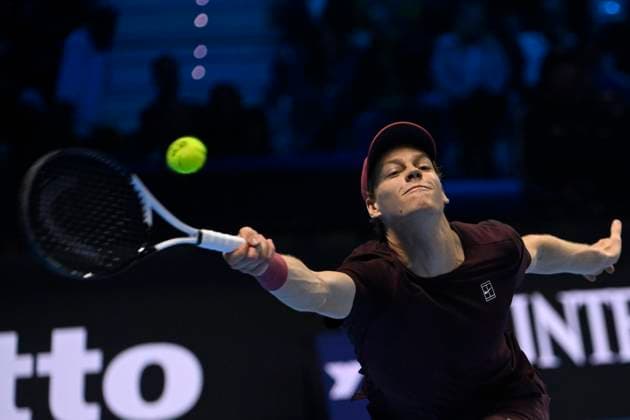 November 15, 2025, Turin, Italy: Jannik Sinner of Italy plays a backhanda gainst Alex de Minaur of Australia during their Men s Single s Nitto ATP, Tennis Herren Semi Finals match during day seven of the Nitto ATP Finals at Inalpi Arena on November 15, 2025 in Turin, Italy. Turin Italy - ZUMAg210 20251115_abp_g210_076 Copyright: xStefanoxGuidix