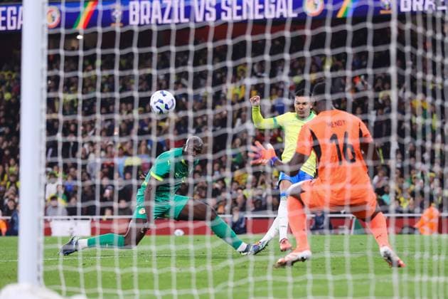 Brasilien gegen Senegal 15. November 2025, London Internationales Freundschaftsspiel Brasilien gegen Senegal Casemiro (Brasilien) erzielt sein zweites Tor Foto Jacques Feeney Abseits London UK  Copyright: xJacquesxFeeneyx xOffsidexOffside