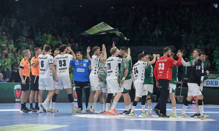Welcoming the teams before the start of the match Sport Handball HBL Bundesliga Men 12 Matchday Season 2025 2026 15 11 2025 Füchse Berlin vs THW Kiel