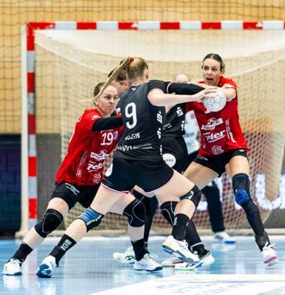 15 11 2025, GER, Handball, Women, Season 2025 2026, Alsco 1 Bl, 8 Matchday, Thueringer HC TuS Metzingen Naina Klein TuS Metzingen 99947 Bad Langensalza Salza Halle Sporthalle Mehrz Thüringen Germany