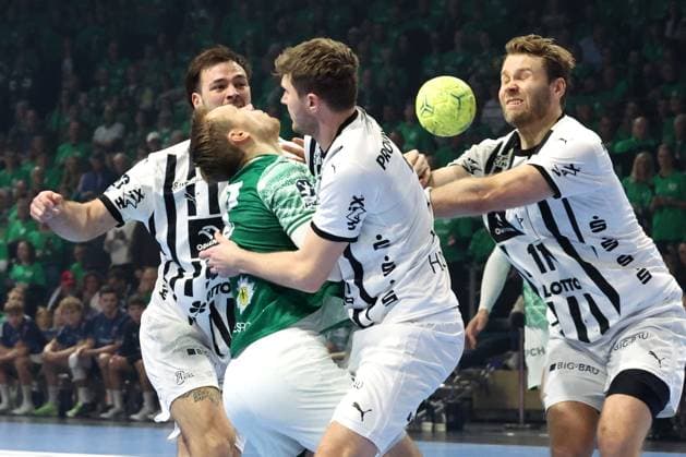DEU, DHB, 1 HBL, Fuechse Berlin vs THW Kiel, 15 11 2025, Max Schmeling Halle, Berlin, DEU, DHB, 1 HBL, Fuechse Berlin vs THW Kiel, pictured Mathias Gidsel Fuechse Berlin 19 , Magnus Landin Jacobsen THW Kiel 7 , VERON NACINOVIC THW Kiel 93 , Petter Overby THW Kiel 11 nordphotoxGmbHx xEngler nph00076