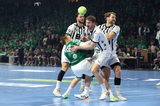 DEU, DHB, 1 HBL, Fuechse Berlin vs THW Kiel, 15 11 2025, Max Schmeling Halle, Berlin, DEU, DHB, 1 HBL, Fuechse Berlin vs THW Kiel, pictured Mathias Gidsel Fuechse Berlin 19 , Magnus Landin Jacobsen THW Kiel 7 , VERON NACINOVIC THW Kiel 93 , Petter Overby THW Kiel 11 nordphotoxGmbHx xEngler nph00076