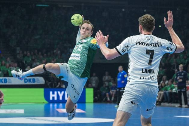 15 11 2025, xlakx, Handball Daikin HBL, Fuechse Berlin THW Kiel v l Tobias Grondahl Fuechse Berlin , Magnus Landin Jacobsen THW Kiel duel, duel, fight, tackle Berlin Daniel Lakomski