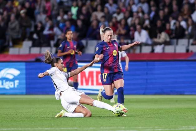 November 15, 2025, Barcelona, Barcelona, Spain: Ewa Barbara Pajor of FC Barcelona, Barca and Maelle Ourida Louisette Lakrar of Real Madrid CF in action during the Spanish Women league, Liga F, football match played between FC Barcelona and Real Madrid CF at Estadi Olimpic Lluis Companys on November 15, 2025 in Barcelona, Spain. Barcelona Spain - ZUMAa181 20251115_zaa_a181_056 Copyright: xJavierxBorregox