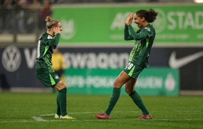 DEU, Wolfsburg, VfL Wolfsburg vs SC Freiburg, DFB Pokal, DFB, Saison 2526, AOK Stadion, Achtelfinale im Bild Cora Zicai VfL Wolfsburg 28 scores the goal for 3 0, Jubel und Freude DFB DFL REGULATIONS PROHIBIT ANY USE OF PHOTOGRAPHS AS IMAGE SEQUENCES AND OR QUASI VIDEO, 15 11 2025 Copyright: HMBxMedia HendrikxHamelau