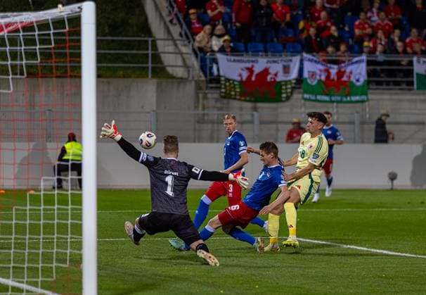 Football - FIFA World Cup, WM, Weltmeisterschaft, Fussball 2026 Qualifying - Group J - Liechtenstein v Wales VADUZ, LIECHTENSTEIN - Saturday, November 15, 2025: Wales Mark Harris sees his shot saved during the FIFA World Cup 2026 Qualifying Group J match between Liechtenstein and Wales at the Rheinpark Stadion. (Photo by David Rawcliffe Propaganda) VADUZ Rheinpark Stadion VADUZ LIECHTENSTEIN  Copyright: xDavidxRawcliffex P2025-11-15-Liechenstein_Wales-38
