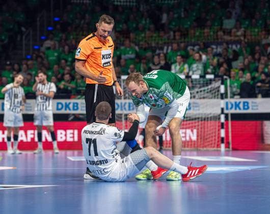Handball, Men, Season 2025 2026, DAIKIN Handball Bundesliga 12 Matchday , Füchse Berlin THW Kiel, v l Elias Ellefsen a Skipagötu Kiel , Mathias Gidsel Füchse Berlin , 15 11 2025, Copyright: xSebastianxRäppold MatthiasxKochx