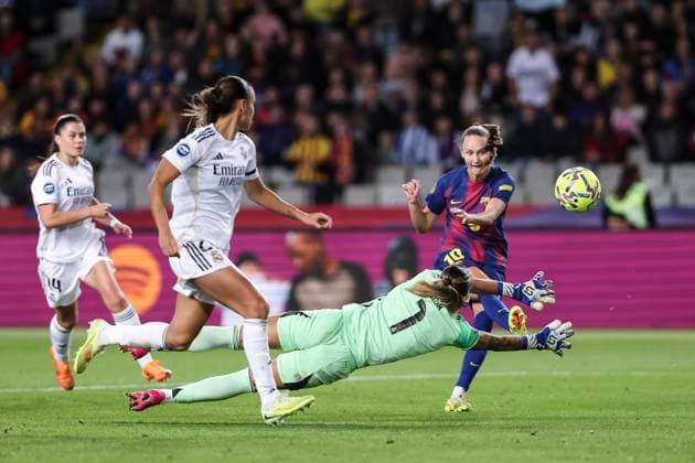 November 15, 2025, Barcelona, Barcelona, Spain: Caroline Graham Hansen of FC Barcelona, Barca in action during the Spanish Women league, Liga F, football match played between FC Barcelona and Real Madrid CF at Estadi Olimpic Lluis Companys on November 15, 2025 in Barcelona, Spain. Barcelona Spain - ZUMAa181 20251115_zaa_a181_074 Copyright: xJavierxBorregox