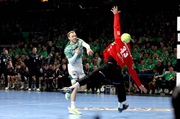DEU, DHB, 1 HBL, Fuechse Berlin vs THW Kiel, 15 11 2025, Max Schmeling Halle, Berlin, DEU, DHB, 1 HBL, Fuechse Berlin vs THW Kiel, pictured Mathias Gidsel Fuechse Berlin 19 , Andreas Wolff THW Kiel 33 nordphotoxGmbHx xEngler nph00076