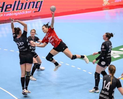Carolin, Huebner Rueckraum Links, TuS Metzingen, 56 , Jana Leonie, Scheib Rueckraum, Thueringer HC, 20 , Selina, Lindemann Linksaussen, TuS Metzingen, 2 , Svenja, Huebner Kreislaeufer, TuS Metzingen, 26 , Klara, Schlegel Rueckraum Rechts, TuS Metzingen, 14 GER, Thueringen, Thueringer HC vs TuS Metzingen, Alsco Handball Bundesliga Frauen, 1 Handballbundesliga Frauen, Handball, Matchday 8, Season 2025 2026, Saturday, 15 11 2025 GER, Thuringia, Thueringer HC vs TuS Metzingen, Alsco Handball Bundesliga Frauen, 1 Handballbundesliga Frauen, Handball, Matchday 8, Season 2025 2026, Saturday, 15 11 2025 Bad Langensalza Copyright: xEibner-Pressefoto MartinxHerbstx EP_MHT