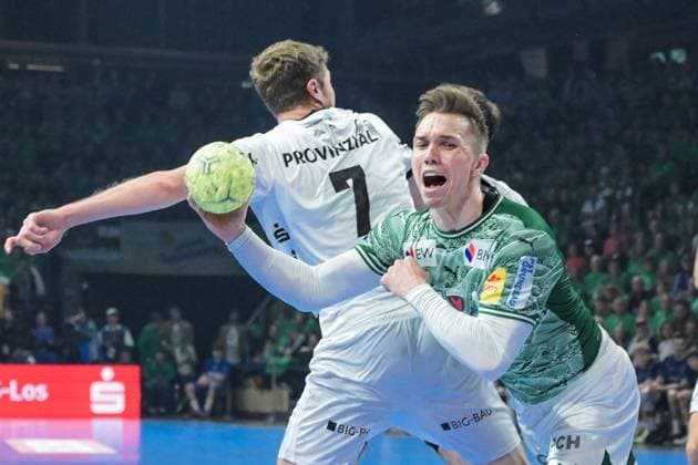 15 11 2025, xlakx, Handball Daikin HBL, Fuechse Berlin THW Kiel v l Magnus Landin Jacobsen THW Kiel , Lasse Andersson Fuechse Berlin duel, duel, fight, tackle Berlin Daniel Lakomski