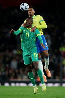 Brazil v Senegal - International Friendly, Länderspiel, Nationalmannschaft Nicolas Jackson of Senegal and Gabriel of Brazil during the international friendly match between Brazil and Senegal at Emirates Stadium on November 15, 2025 in London, England. London Emirates Stadium England United Kingdom Copyright: xNealxSimpson Sportsphoto APLx 14141658