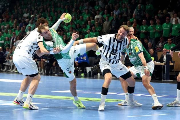 DEU, DHB, 1 HBL, Fuechse Berlin vs THW Kiel, 15 11 2025, Max Schmeling Halle, Berlin, DEU, DHB, 1 HBL, Fuechse Berlin vs THW Kiel, pictured Mathias Gidsel Fuechse Berlin 19 , LUKAS LAUBE THW Kiel 20 , Petter Overby THW Kiel 11 nordphotoxGmbHx xEngler nph00076
