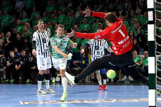 DEU, DHB, 1 HBL, Fuechse Berlin vs THW Kiel, 15 11 2025, Max Schmeling Halle, Berlin, DEU, DHB, 1 HBL, Fuechse Berlin vs THW Kiel, in the picture Tim Freihoefer Fuechse Berlin 20 , GONZALO PEREZ DE VARGAS THW Kiel 1 nordphotoxGmbHx xEngler nph00076