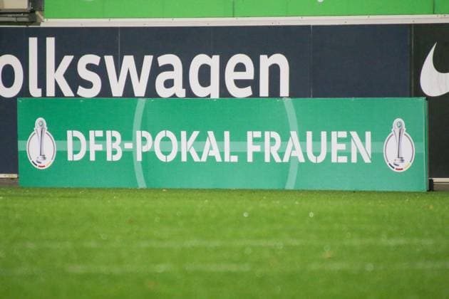15 11 2025, xgrfx, Soccer DFB Pokal Women Round of 16 , VfL Wolfsburg SC Freiburg v l DFB Pokal Women Symbolbild, Symbolfoto DFL DFB REGULATIONS PROHIBIT ANY USE OF PHOTOGRAPHS as IMAGE SEQUENCES and or QUASI VIDEO AOK Stadion