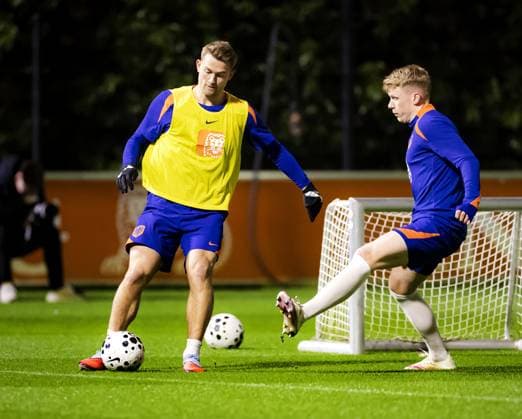 ZEIST - Matthijs de Ligt and Jerry Schouten during a Dutch national team, Nationalteam training session for their final World Cup qualifier. The Dutch team will play against Lithuania at the Johan Cruijff Arena. ANP SEM VAN DER WAL xVIxANPxSportx xxANPxIVx 542188317 originalFilename: 542188317.jpg