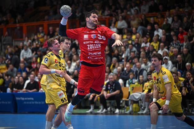 Germany, Handball, 2 Bundesliga, 11 Matchday, 2025 2026, HSG Krefeld Niederrhein vs SG BBM Bietigheim, 15 11 2025, Glockenspitzhalle, Krefeld, Germany, Jonathan Fischer SG BBM Bietigheim, 36 on jump shot Copyright: xMarkusxVerwimpx