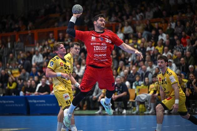 Germany, Handball, 2 Bundesliga, 11 Matchday, 2025 2026, HSG Krefeld Niederrhein vs SG BBM Bietigheim, 15 11 2025, Glockenspitzhalle, Krefeld, Germany, Jonathan Fischer SG BBM Bietigheim, 36 on jump shot Copyright: xMarkusxVerwimpx