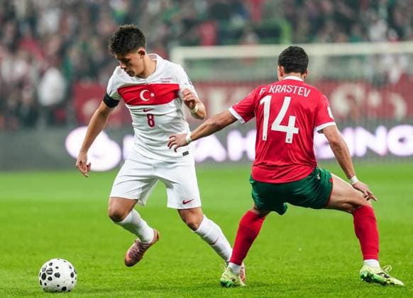 Turkiye v Bulgaria - 2026 FIFA World Cup, WM, Weltmeisterschaft, Fussball UEFA Qualifiers BURSA, TURKIYE - NOVEMBER 15: Arda Guler (8) of Turkiye in action against Krastev (14) of Bulgaria during the 2026 FIFA World Cup UEFA Qualifiers Group E football match between Turkiye and Bulgaria at Ataturk Sports Complex Matli Stadium in Bursa, Turkiye, on November 15, 2025. Sergen Sezgin Anadolu Bursa Turkey. Editorial use only. Please get in touch for any other usage.  Copyright: x2025xAnadoluxSergenxSezginx