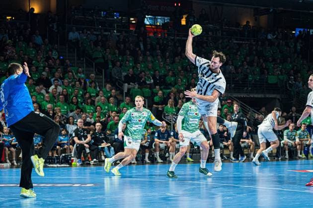 Handball I Men I Bundesliga I Season 2025 2026 I Matchday 12 I Füchse Berlin THW Kiel I 15 11 2025 Veron Nacinovic 93, THW Kiel in attack against Dejan Milosavljev 96, Füchse Berlin Copyright: xLobeca Björn-OlexKehmx