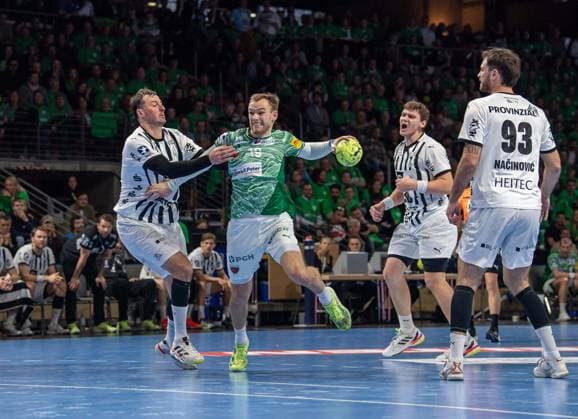 Handball, Men, Season 2025 2026, DAIKIN Handball Bundesliga 12 Matchday , Füchse Berlin THW Kiel, v l Domagoj Duvnjak Kiel , Mathias Gidsel Füchse Berlin , Lukas Laube Kiel , Veron Nacinovic Kiel , 15 11 2025, Copyright: xSebastianxRäppold MatthiasxKochx