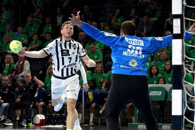 DEU, DHB, 1 HBL, Fuechse Berlin vs THW Kiel, 15 11 2025, Max Schmeling Halle, Berlin, DEU, DHB, 1 HBL, Fuechse Berlin vs THW Kiel, in the picture Dejan Milosavljev Fuechse Berlin 96 , Magnus Landin Jacobsen THW Kiel 7 nordphotoxGmbHx xEngler nph00076