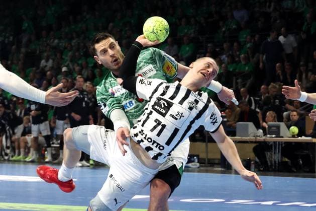 DEU, DHB, 1 HBL, Fuechse Berlin vs THW Kiel, 15 11 2025, Max Schmeling Halle, Berlin, DEU, DHB, 1 HBL, Fuechse Berlin vs THW Kiel, in the picture Mijajlo Marsenic Fuechse Berlin 93 , Elias Ellefsen A Skipagotu THW Kiel 71 nordphotoxGmbHx xEngler nph00076