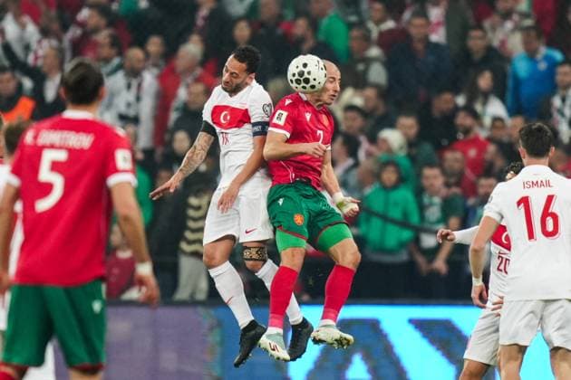Turkiye v Bulgaria - 2026 FIFA World Cup, WM, Weltmeisterschaft, Fussball UEFA Qualifiers BURSA, TURKIYE - NOVEMBER 15: Hakan Calhanoglu (2nd L) of Turkiye and Georgi Rusev (7) of Bulgaria compete during the 2026 FIFA World Cup UEFA Qualifiers Group E football match between Turkiye and Bulgaria at Ataturk Sports Complex Matli Stadium in Bursa, Turkiye, on November 15, 2025. Hakan Akgun Anadolu Bursa Turkey. Editorial use only. Please get in touch for any other usage.  Copyright: x2025xAnadoluxHakanxAkgunx