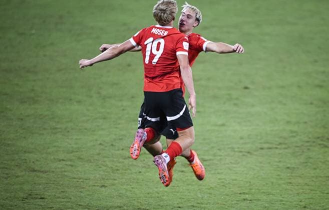Football, Juniors U 17 World Cup 2025 Doha Qatar Round of 16 15 11 2025 Match 74 Austria Tunisia FINAL CELEBRATION Austria Two-goal scorer Johannes Moser left and Daniel Frauscher right