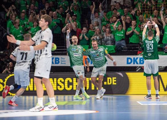 Handball, Men, Season 2025 2026, DAIKIN Handball Bundesliga 12 Matchday , Füchse Berlin THW Kiel, f l Matthes Langhoff Füchse Berlin , Max Darj Füchse Berlin , Mijajlo Marsenic Füchse Berlin , 15 11 2025, Copyright: xSebastianxRäppold MatthiasxKochx